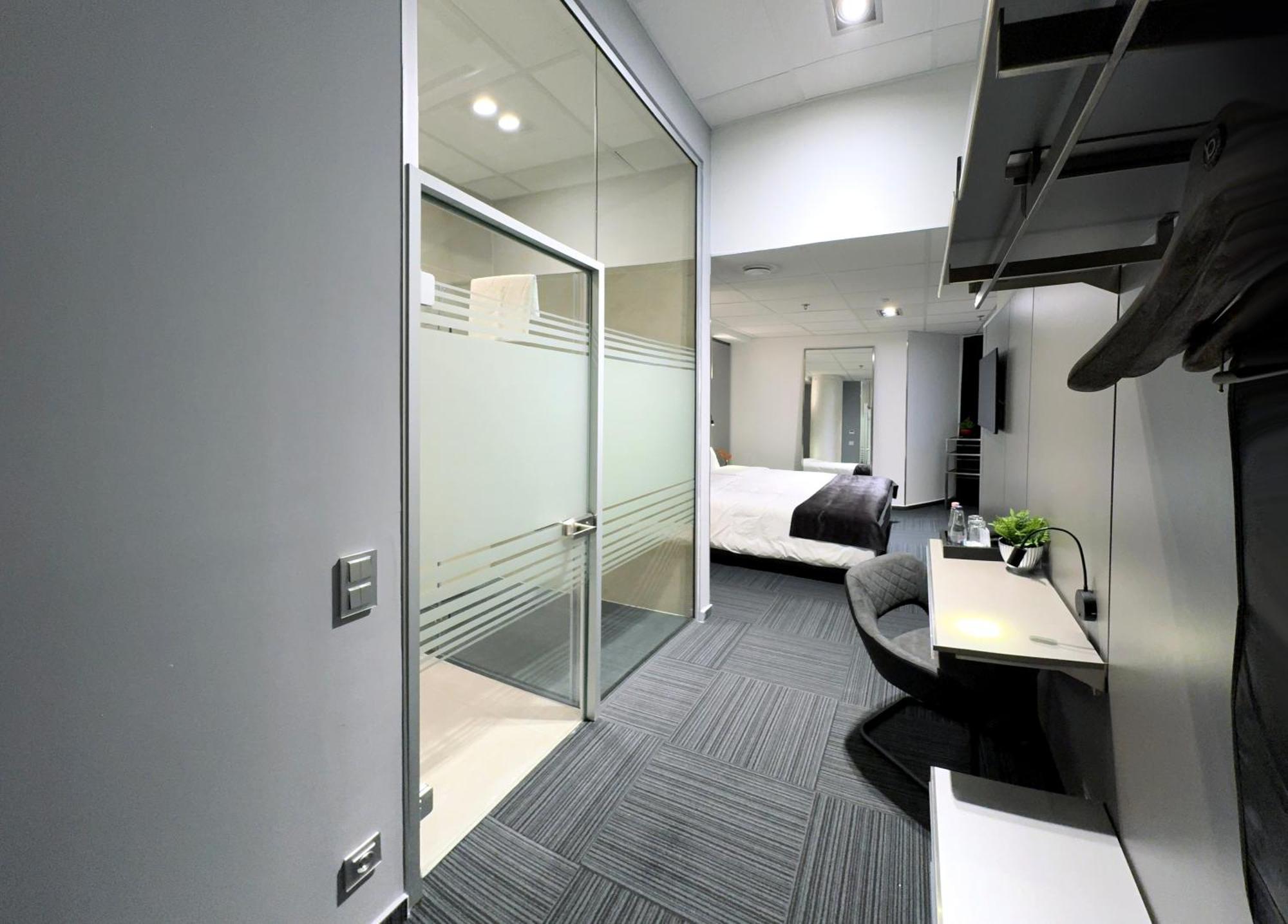 Fashion City Hotel Superior Budapest Room photo