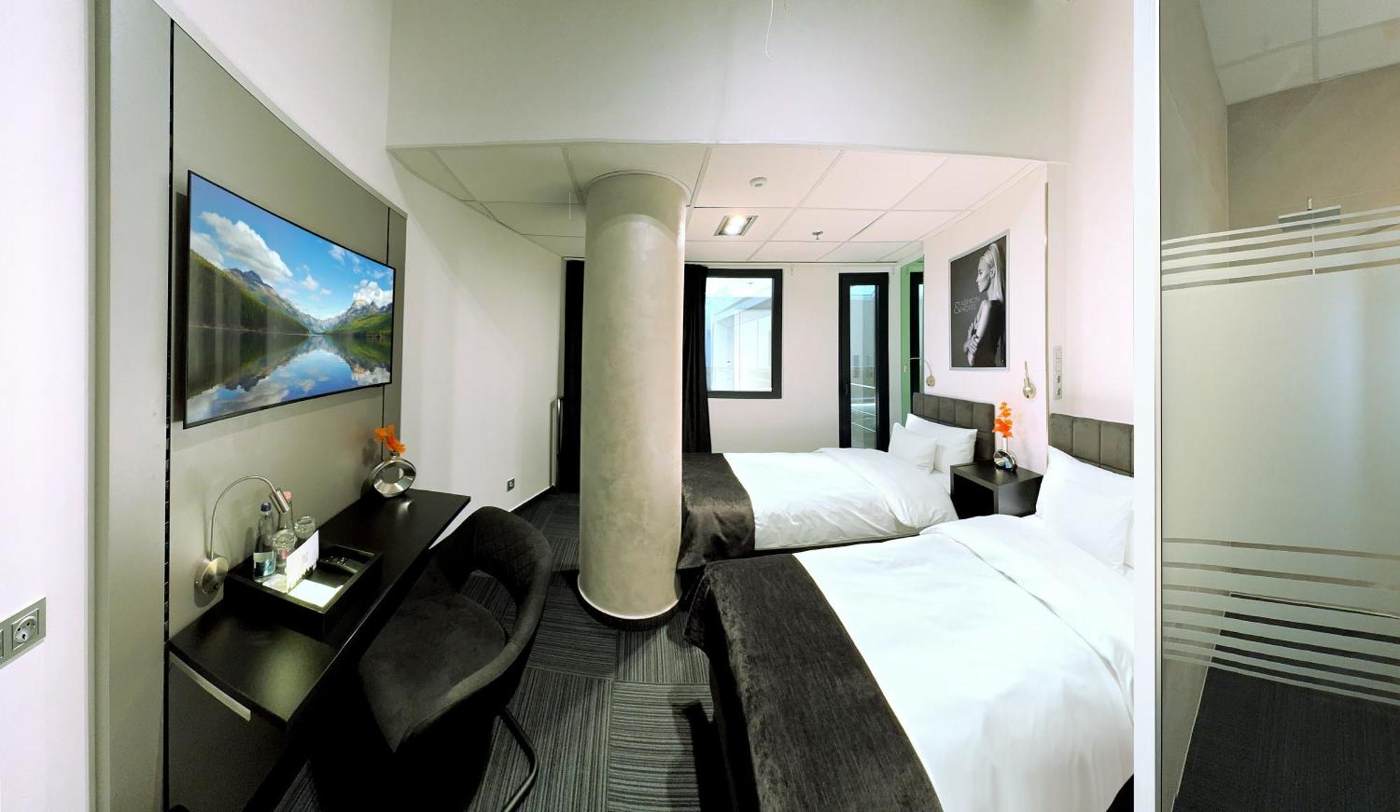 Fashion City Hotel Superior Budapest Room photo
