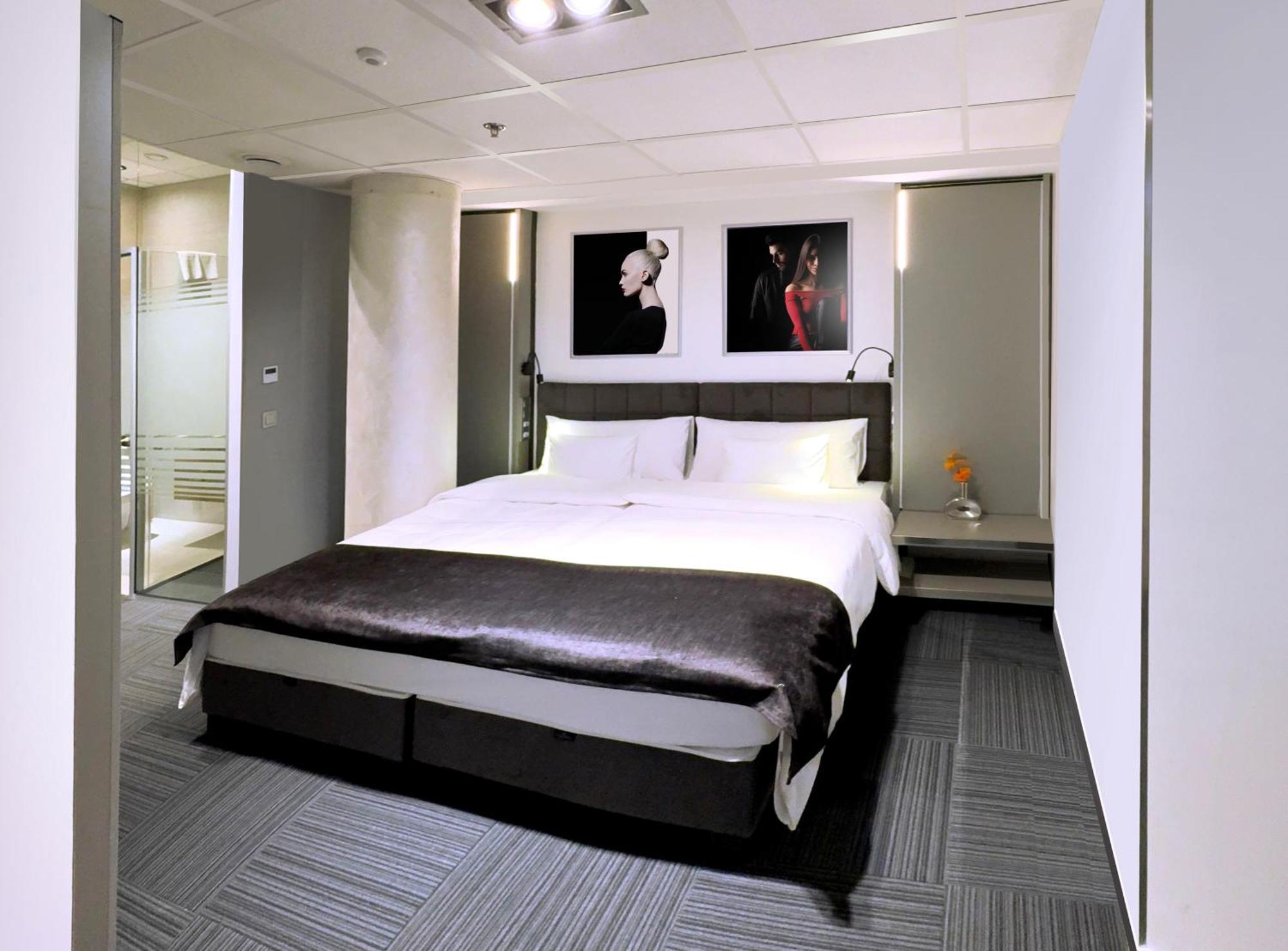Fashion City Hotel Superior Budapest Room photo
