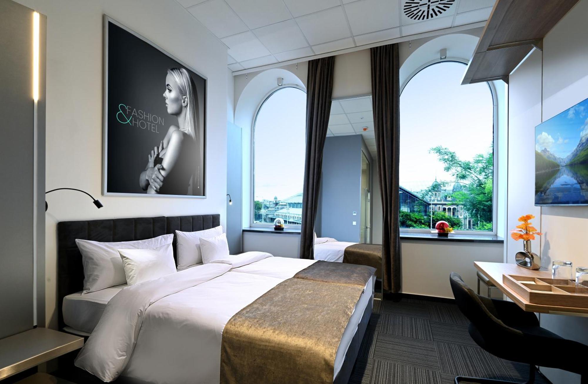 Fashion City Hotel Superior Budapest Exterior photo